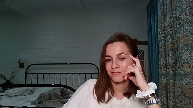 Snapshot of Niravyn_ chatting on 11.02.25 Niravyn  online show from 11.02.25