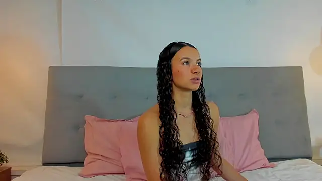 Luna Claire online show from 09.24.25