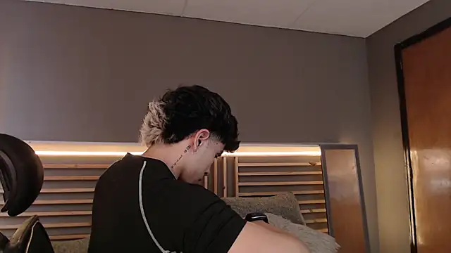 Snapshot of PaulEvens chatting on 02.08.26 PaulEvens online show from 02.08.26