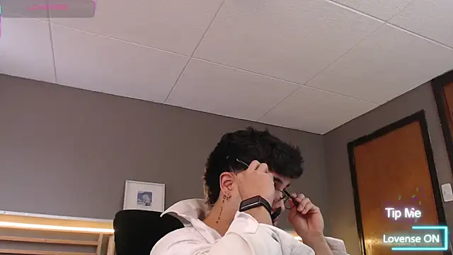 Snapshot of PaulEvens chatting on 02.18.26 PaulEvens online show from 02.18.26