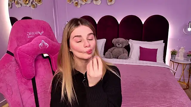 SweetyLicky online show from 12.17.25