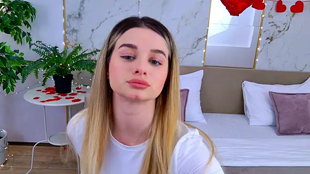 Snapshot of SweetyLicky chatting on 02.14.26 SweetyLicky online show from 02.14.26