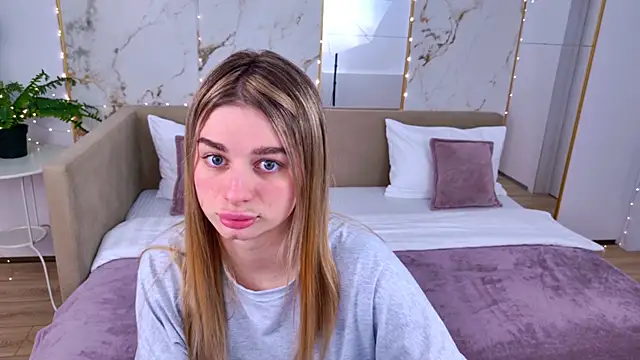 Snapshot of SweetyLicky chatting on 02.23.26 SweetyLicky online show from 02.23.26