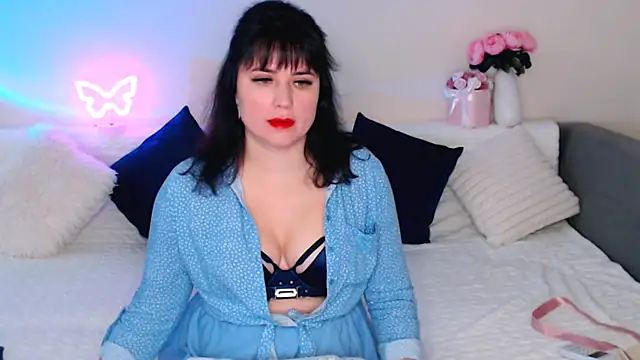 Bella Hillss online show from 10.02.25