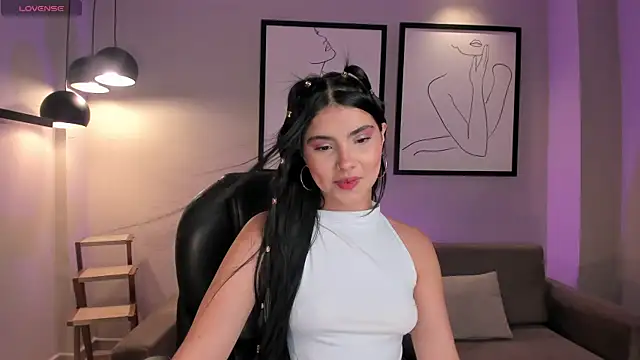 MiaLaurence online show from 10.02.25