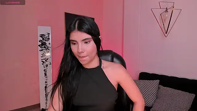 MiaLaurence online show from 10.30.25