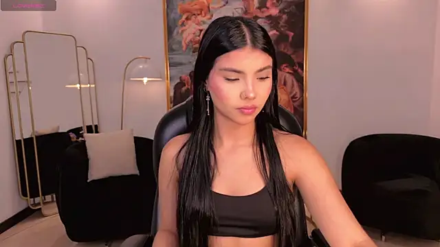 Snapshot of MiaLaurence chatting on 05.18.26 MiaLaurence online show from 05.18.26