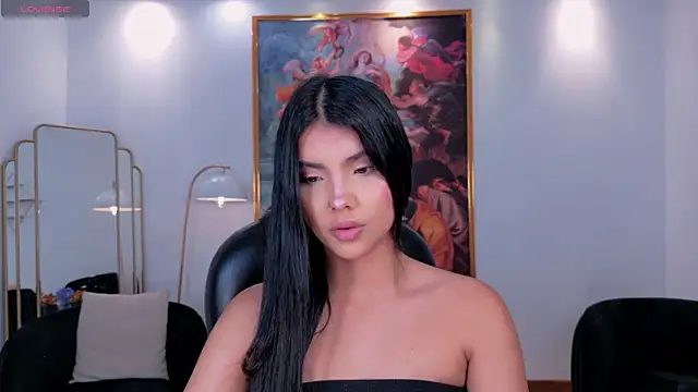 Snapshot of MiaLaurence chatting on 05.22.26 MiaLaurence online show from 05.22.26