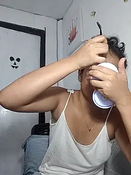 kiannie01 online show from 10.13.25