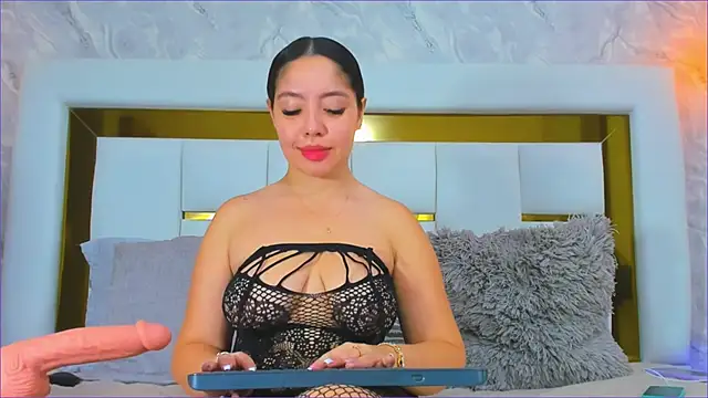 Snapshot of MiaFarkash chatting on 09.19.25 MiaFarkash online show from 09.19.25