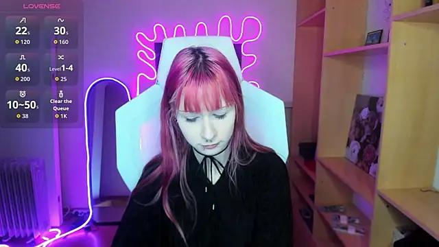 Snapshot of AmamiDark chatting on 09.25.25 AmamiDark online show from 09.25.25