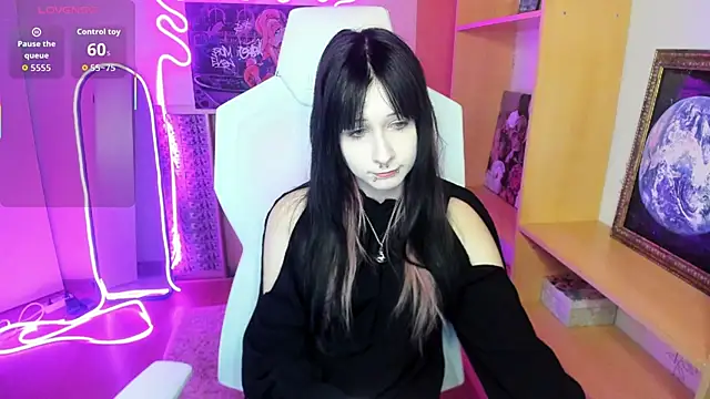 Snapshot of AmamiDark chatting on 10.10.25 AmamiDark online show from 10.10.25