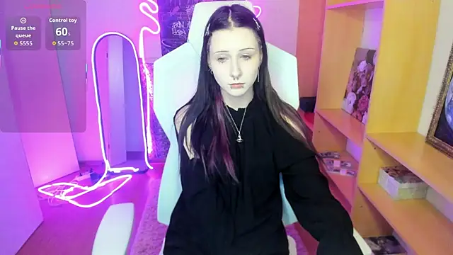 Snapshot of AmamiDark chatting on 10.15.25 AmamiDark online show from 10.15.25