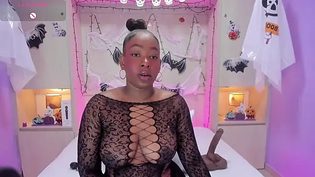 Snapshot of CassiieLondon chatting on 10.23.25 CassiieLondon online show from 10.23.25