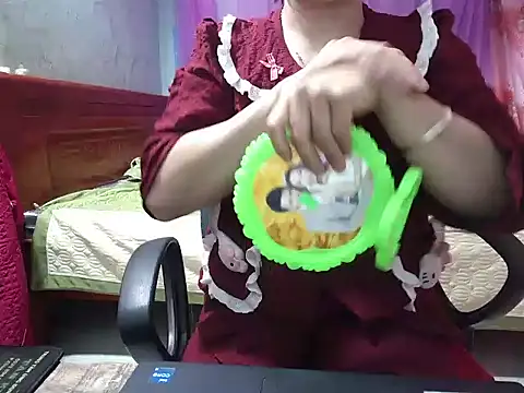 Snapshot of Xue_weng chatting on 02.13.26 Xue weng online show from 02.13.26