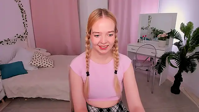 BellaMontgomery online show from 10.10.25