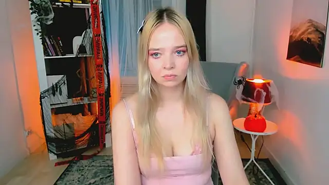 BellaMontgomery online show from 10.28.25