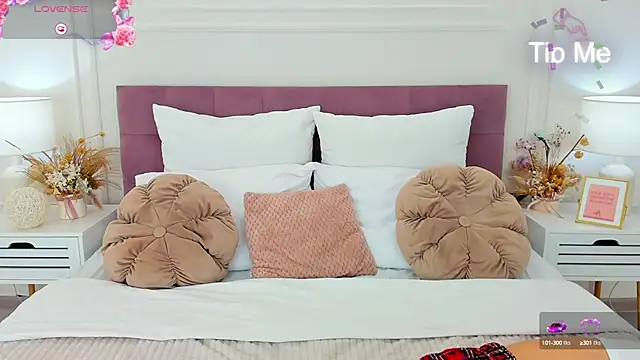 Snapshot of ToriSonn chatting on 10.14.25 ToriSonn online show from 10.14.25