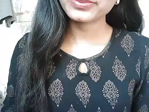 Snapshot of ROSE_GOLDE chatting on 10.26.25 ROSE GOLDE online show from 10.26.25