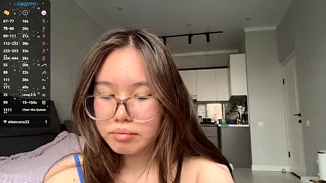 Wow Akemi online show from 09.29.25