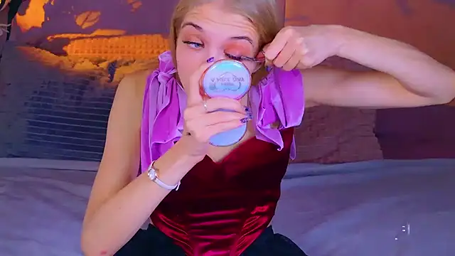 Snapshot of 4example_Chloe chatting on 10.22.25 4example Chloe online show from 10.22.25