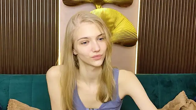 4example Chloe online show from 02.26.26