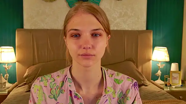 4example Chloe online show from 04.13.26