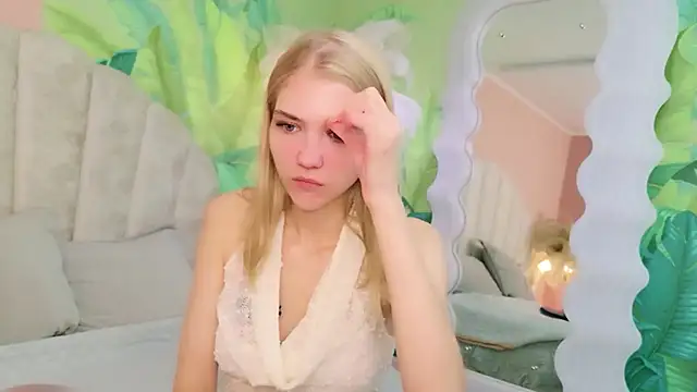 4example Chloe online show from 07.12.26