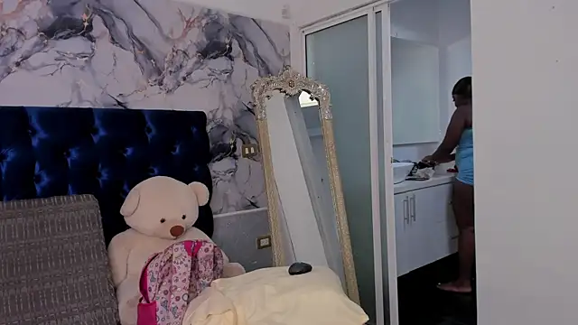 TANISHA HILL online show from 11.26.25