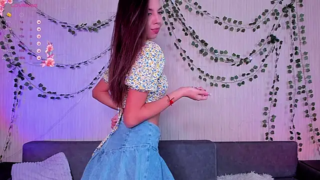 Snapshot of JenniferDavies chatting on 10.29.25 JenniferDavies online show from 10.29.25