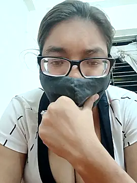 Snapshot of Elie_couple143 chatting on 09.25.25 Elie couple143 online show from 09.25.25