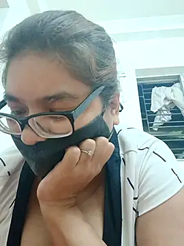 Snapshot of Elie_couple143 chatting on 09.27.25 Elie couple143 online show from 09.27.25