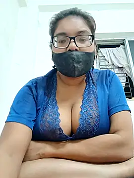 Snapshot of Elie_couple143 chatting on 10.16.25 Elie couple143 online show from 10.16.25