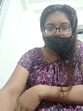 Snapshot of Elie_couple143 chatting on 10.29.25 Elie couple143 online show from 10.29.25