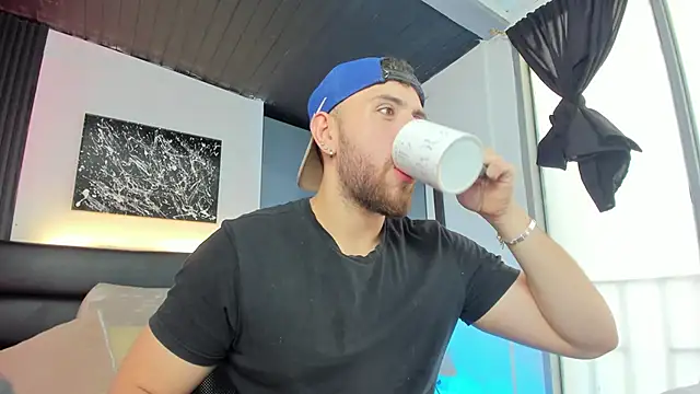 Snapshot of Maximo_Wolff chatting on 09.15.25 Maximo Wolff online show from 09.15.25