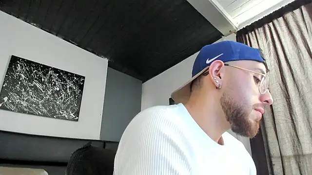 Snapshot of Maximo_Wolff chatting on 09.17.25 Maximo Wolff online show from 09.17.25