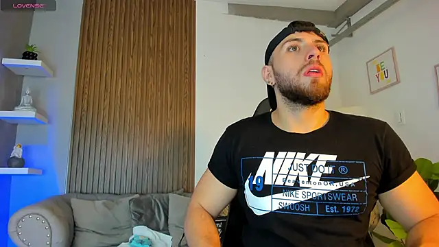 Snapshot of Maximo_Wolff chatting on 09.28.25 Maximo Wolff online show from 09.28.25