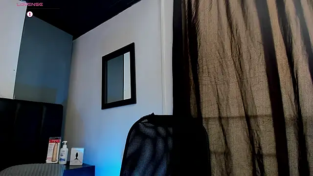 Snapshot of Maximo_Wolff chatting on 10.02.25 Maximo Wolff online show from 10.02.25