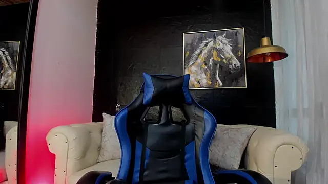 Snapshot of Maximo_Wolff chatting on 10.04.25 Maximo Wolff online show from 10.04.25