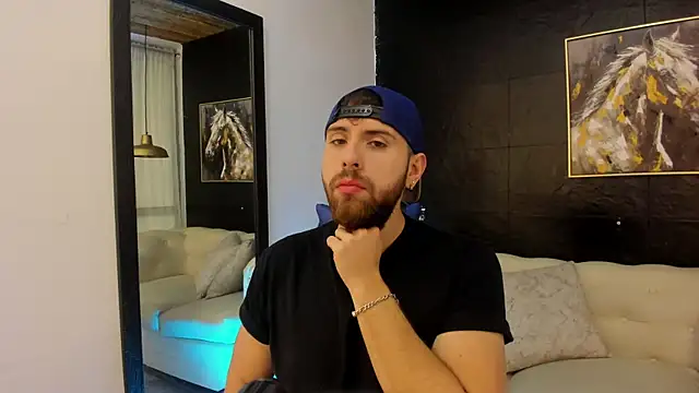 Snapshot of Maximo_Wolff chatting on 10.07.25 Maximo Wolff online show from 10.07.25