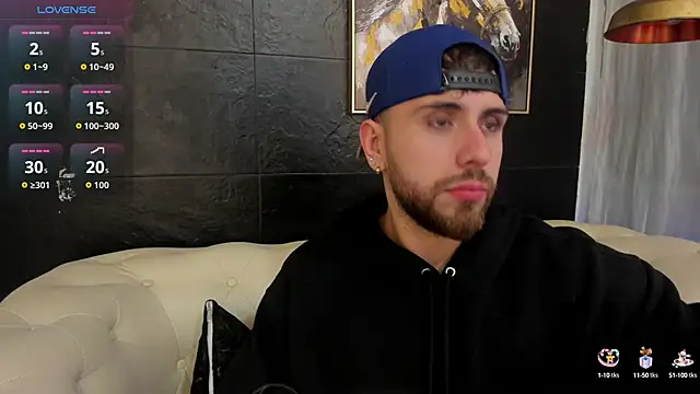 Snapshot of Maximo_Wolff chatting on 10.12.25 Maximo Wolff online show from 10.12.25