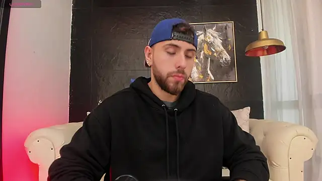 Snapshot of Maximo_Wolff chatting on 10.14.25 Maximo Wolff online show from 10.14.25