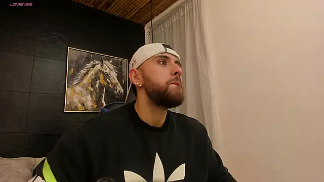 Snapshot of Maximo_Wolff chatting on 10.15.25 Maximo Wolff online show from 10.15.25