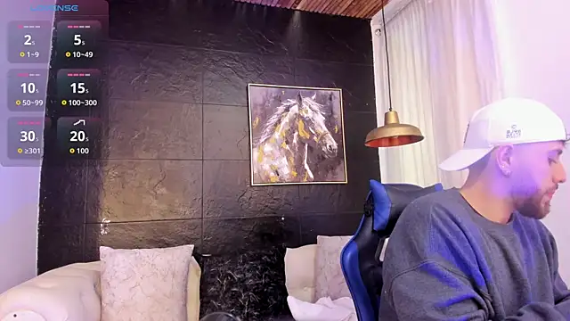 Snapshot of Maximo_Wolff chatting on 10.17.25 Maximo Wolff online show from 10.17.25