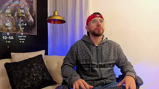 Snapshot of Maximo_Wolff chatting on 10.19.25 Maximo Wolff online show from 10.19.25