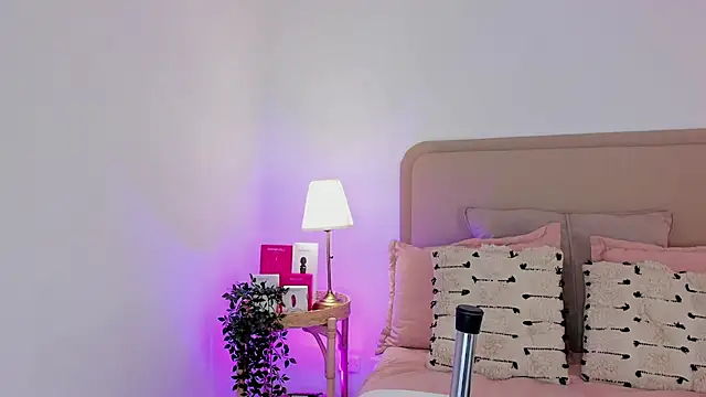 Cutie Riley online show from 09.15.25