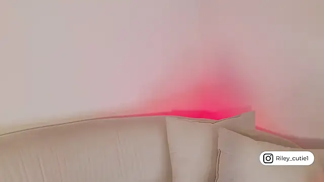 Cutie Riley online show from 05.12.26