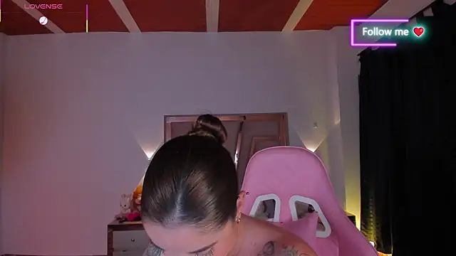 lunaarose online show from 04.11.26