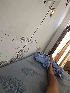 Snapshot of desir3dlund chatting on 09.28.25 desir3dlund online show from 09.28.25