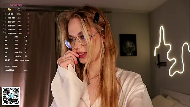 BeatrixCharton online show from 09.24.25